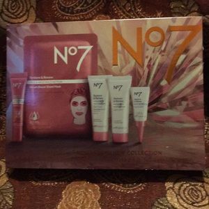 No7 Restore & renew collection
